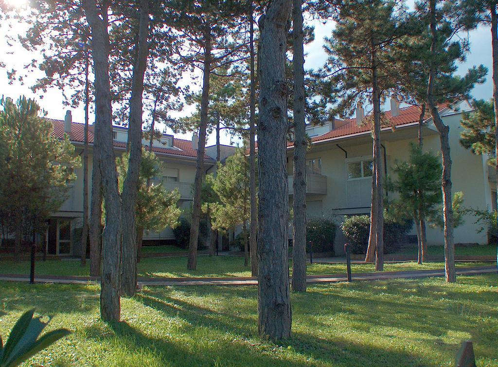 Parco Hemingway Apartment Lignano Sabbiadoro Bagian luar foto